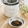 Lottea theemok gevuld met liefde en theezeefje met verse thee