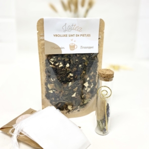 Lottea thee in zak proeverij Vrolijke sint en pietjes in de smaak kruidnoten sinaasappel in pakket gooi maar in mijn schoentje