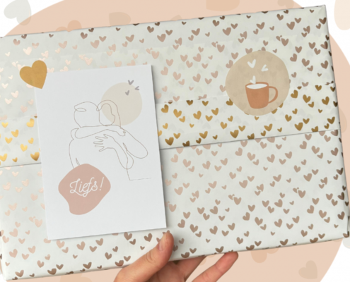 Thee cadeau pakket voor Valentijnsdag met wenskaart liefs