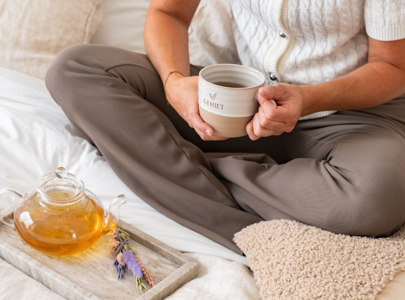 Lottea theemok aardewerk - geniet Lottea Theemok aardewerk met geniet erop en de Lottea Theepot erbij