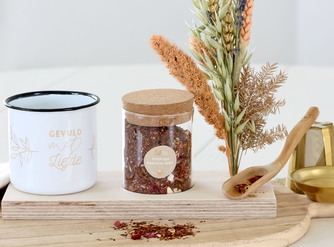 Theeplank - Kerst Theeplank voor een magische kerst met thee, een theemok, een theelepel en een theezeefje